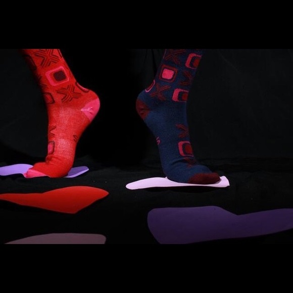 Valentines Day Socks HUGS & KISSES 2 Pairs Cotton - Picture 4 of 8